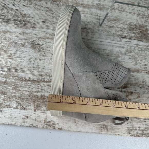 SOFFT Seabrook Wedge Bootie Women’s 8 Gray Italian Suede Perforated NWOB Chic - Picture 8 of 13